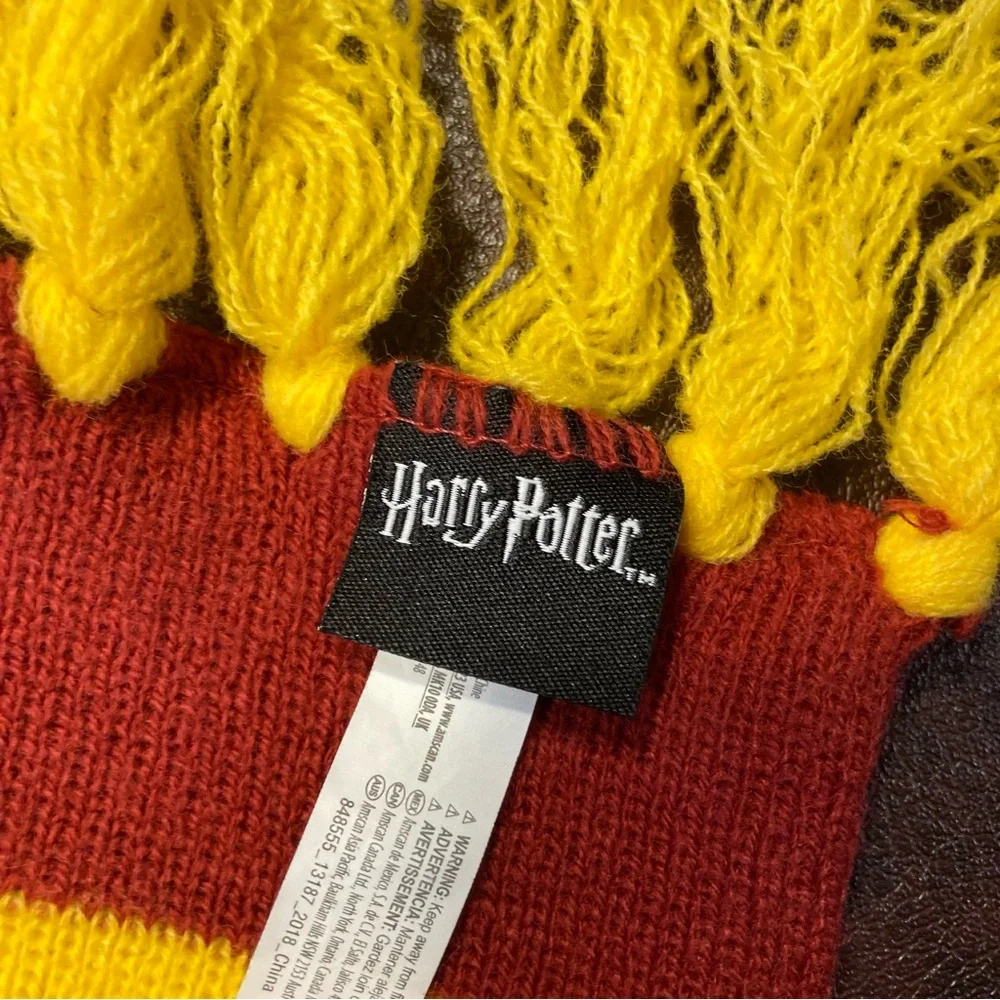Harry Potter Hogwarts School Striped Fringe Gryffindor Scarf